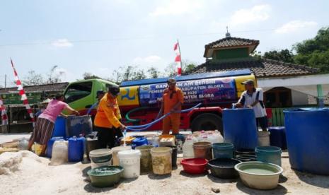 Armada Tangki Air PU Dikerahkan Bantu Warga Kekeringan Jateng