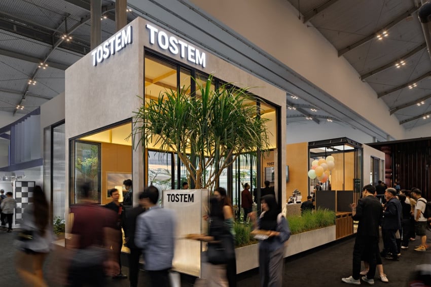 Pavilion TOSTEM di IndoBuildTech 2026 Tarik Perhatian Publik Ibu Kota