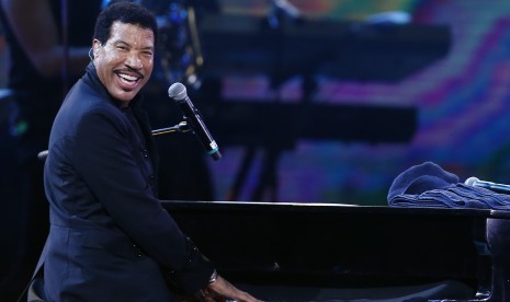 Lionel Richie Jalani Perawatan Intensif Usai Tampil Lemah di Panggung St. Louis