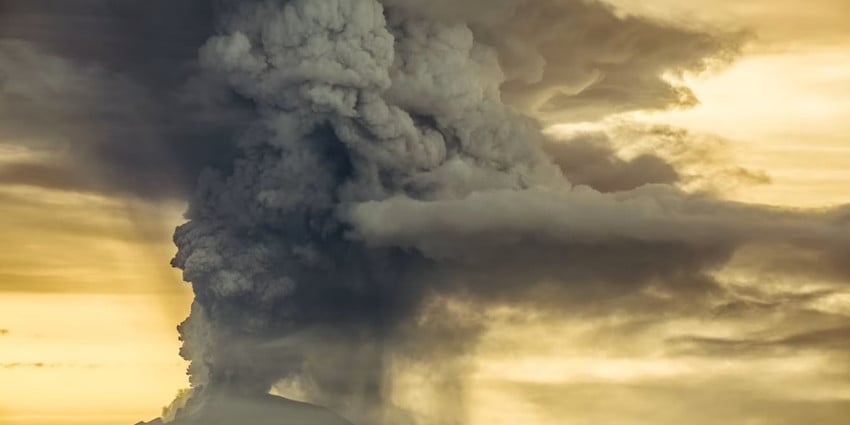 Ciri Tsunami Longsoran Gunung Api yang Berbeda dari Gempa Tektonik